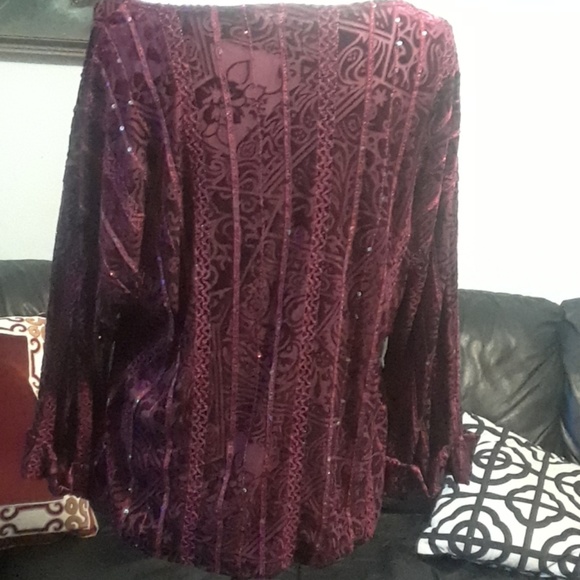 Sparkly Maroon top, size M - Picture 3 of 3